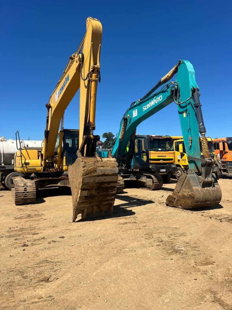 Excavadoras Komatsu y Sunward